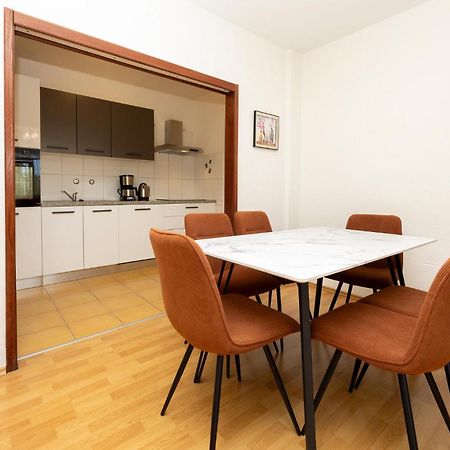 3 Bedroom Gorgeous Apartment In Трогир Екстериор снимка