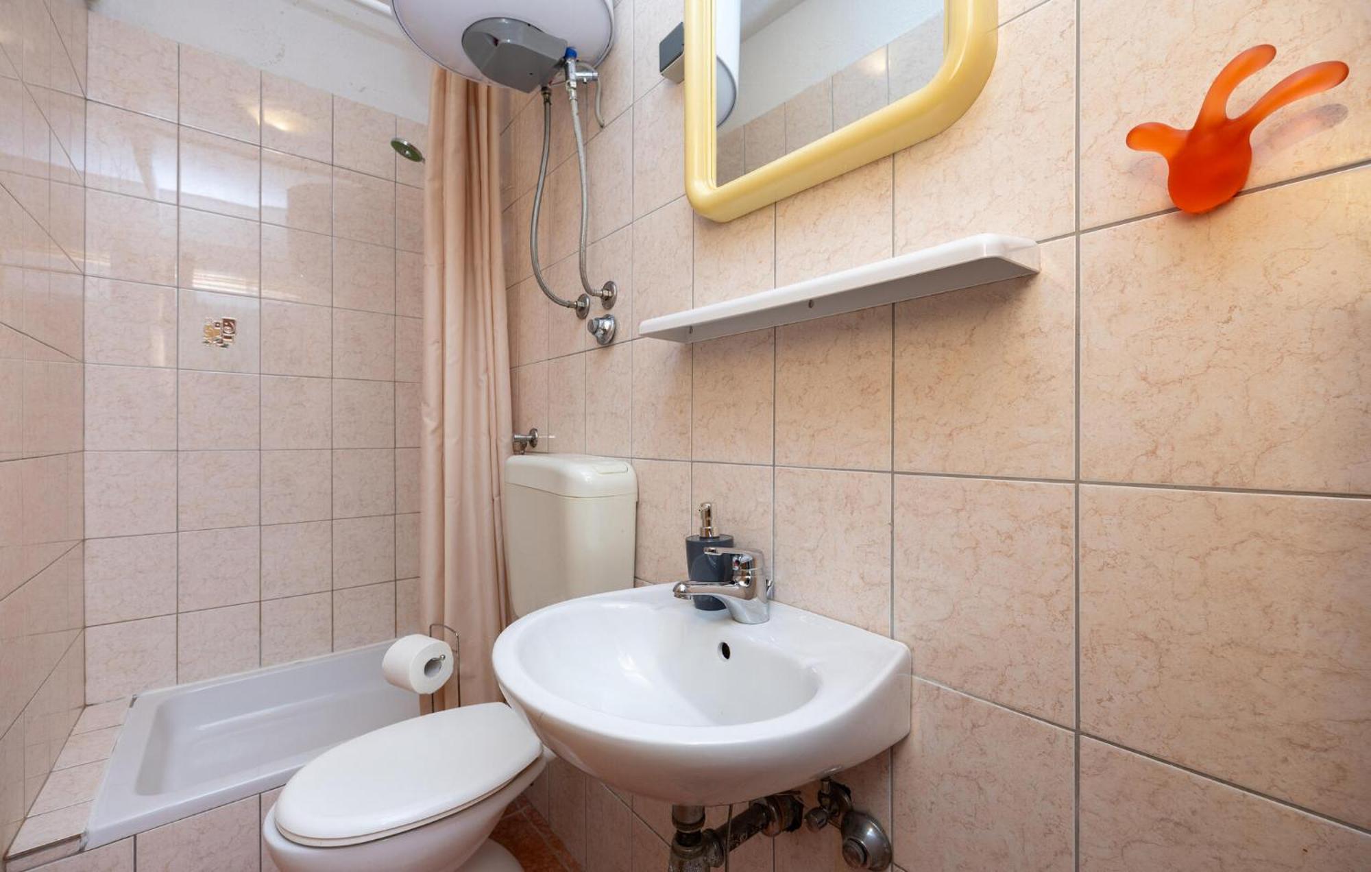 3 Bedroom Gorgeous Apartment In Трогир Екстериор снимка