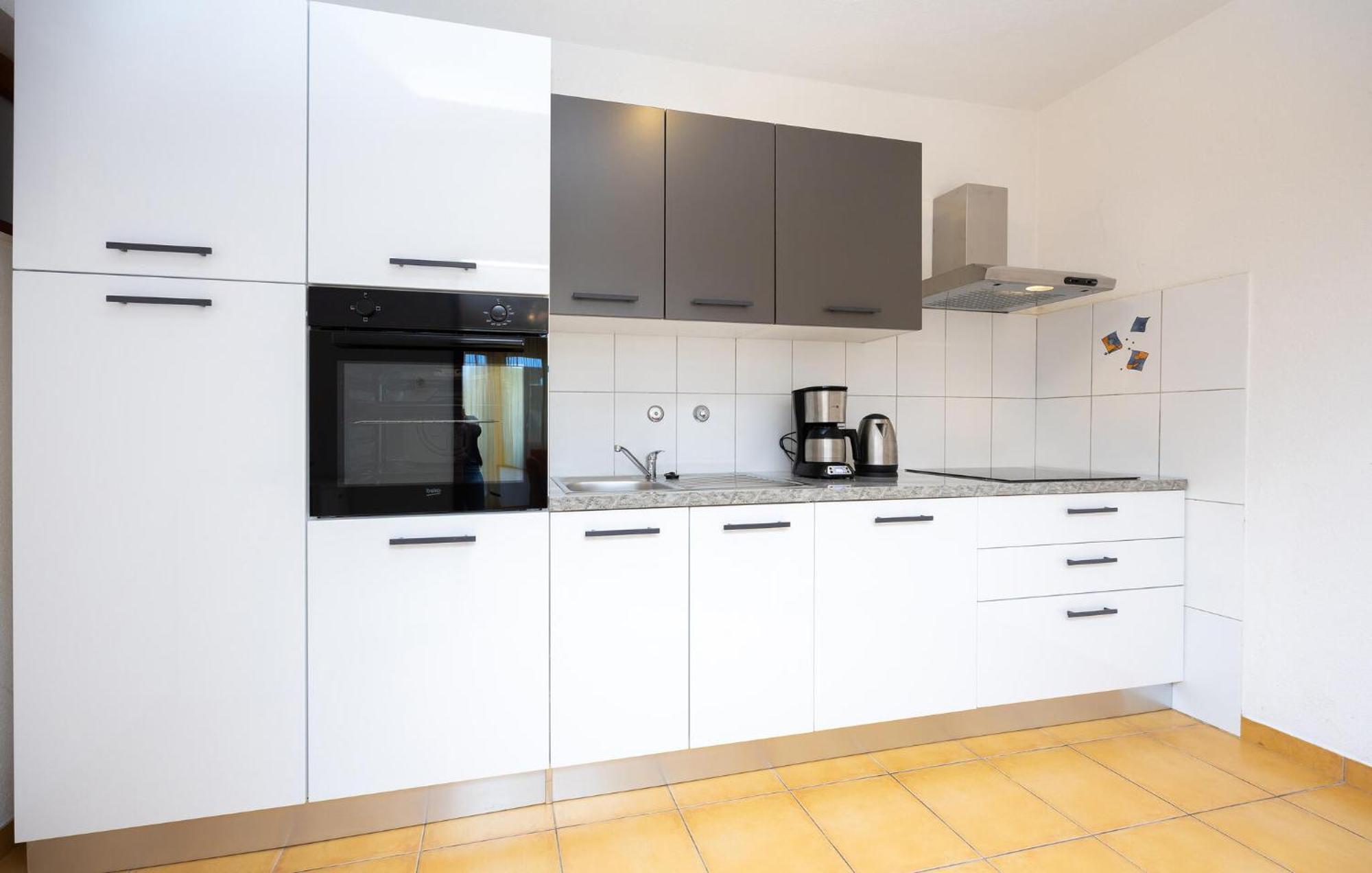 3 Bedroom Gorgeous Apartment In Трогир Екстериор снимка