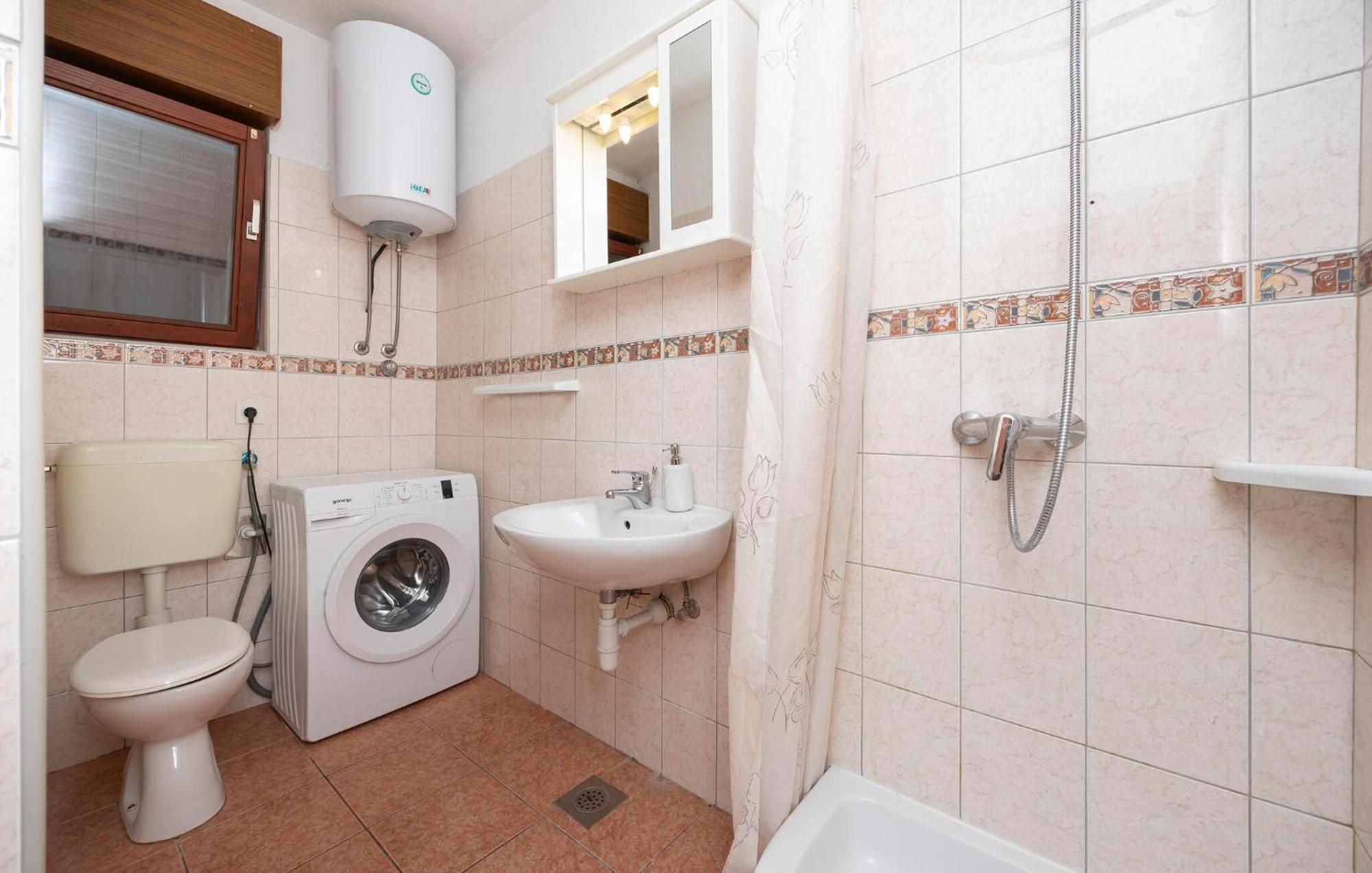 3 Bedroom Gorgeous Apartment In Трогир Екстериор снимка